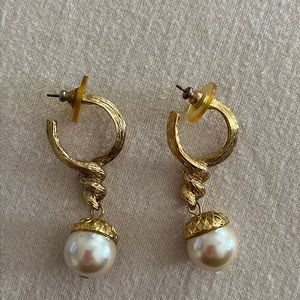 Beautiful gold and pearl earrings